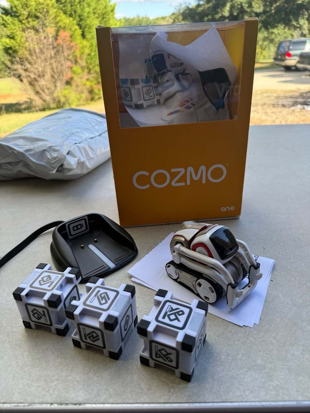 Anki Cozmo Robot Collector Edition AI Robot Toy with Box and Cubes